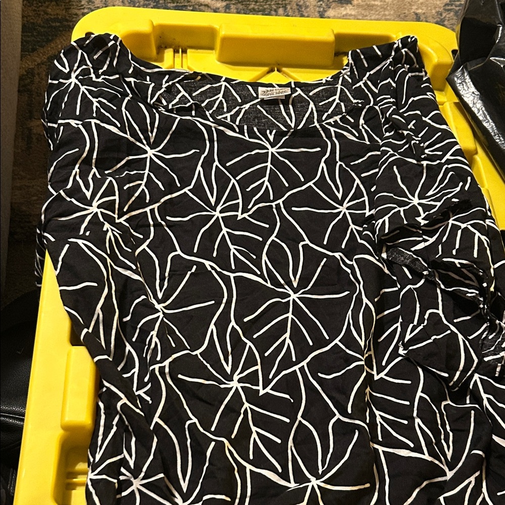 Elegant Black and White Leaf Pattern Blouse